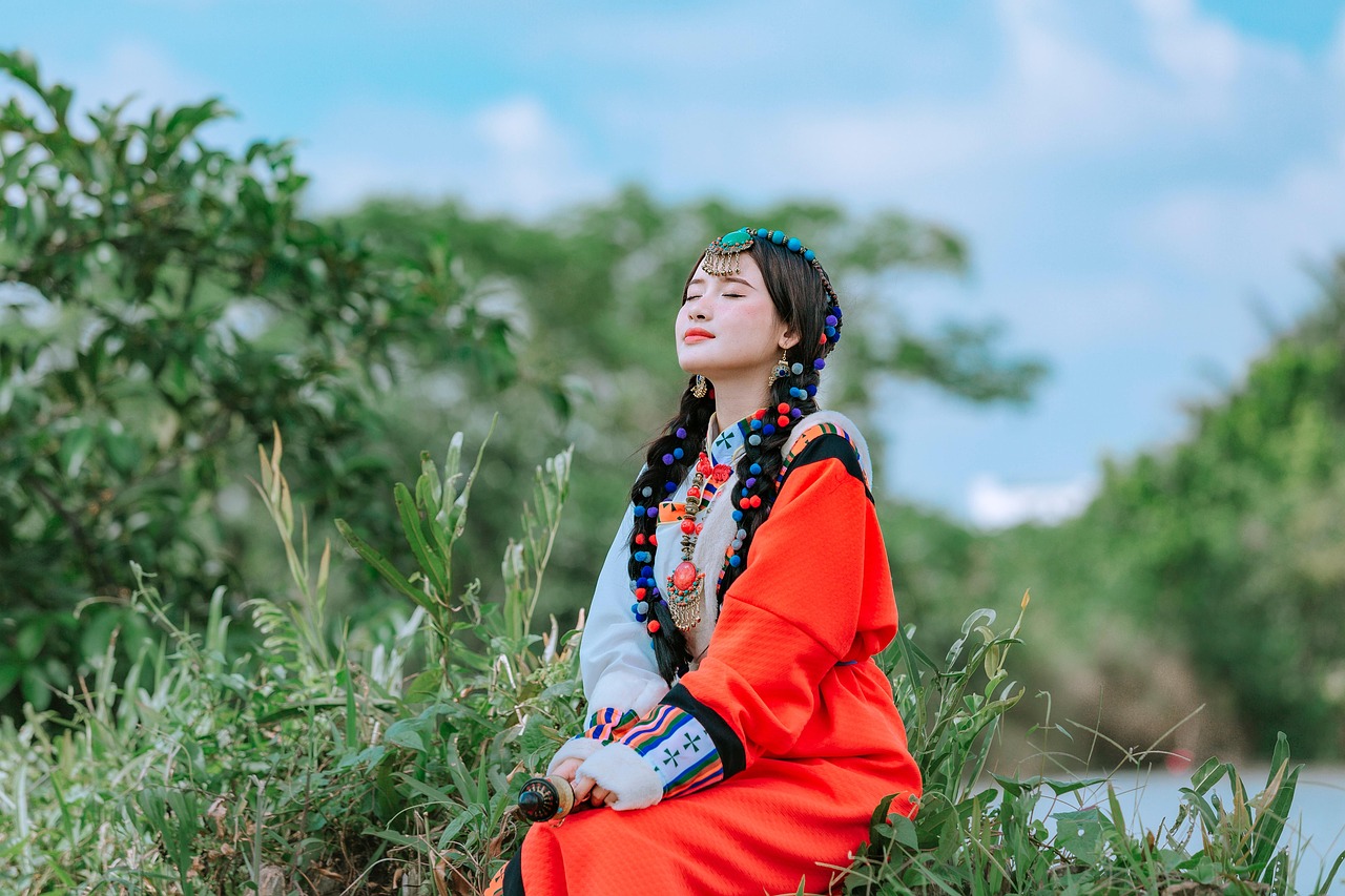 南凉秃发傉檀：十六国乱世中的鲜卑孤灯与文明博弈